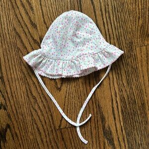 Kissy kissy floppy hat